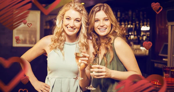 Vänner dricka champagne — Stockfoto