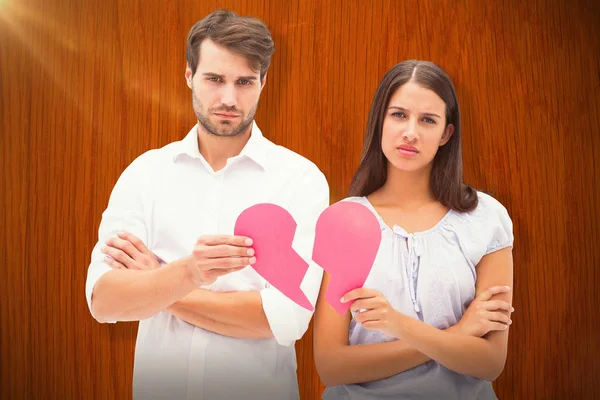 Couple holding two halves of broken heart — Stock Photo, Image