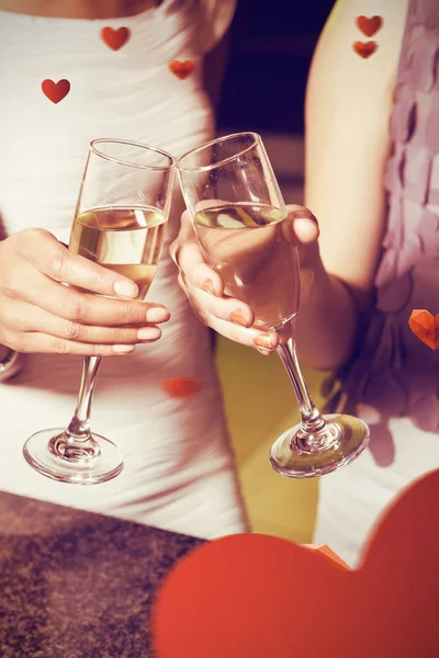 Donne tostatura champagne flauto — Foto Stock