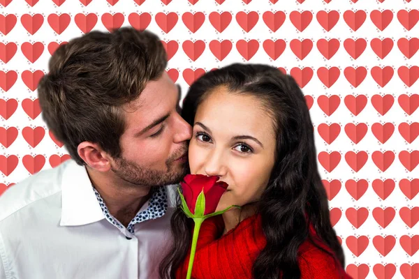 Homem beijando sua namorada — Fotografia de Stock