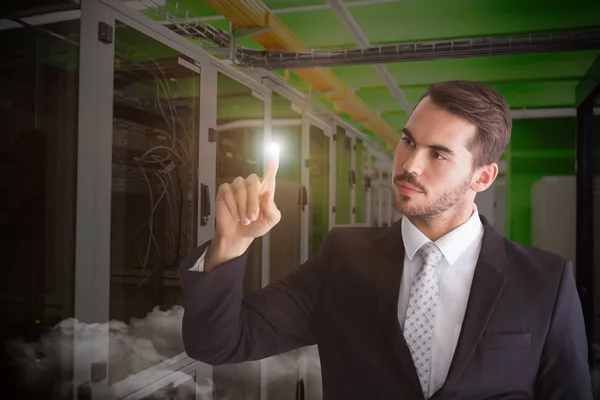 Geschäftsmann zeigt mit dem Finger auf etwas — Stockfoto