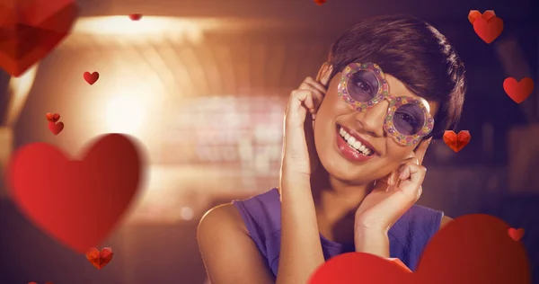 Woman wearing fancy sunglasses — Stock Photo, Image