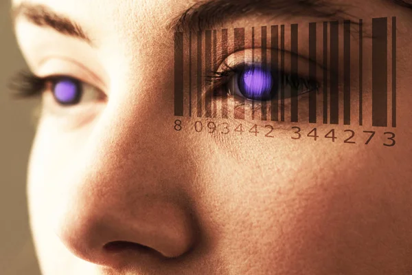 Čárový kód proti ženě oči — Stock fotografie