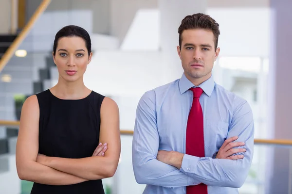 Confident business executives standing with arms crossed — Stock Photo, Image