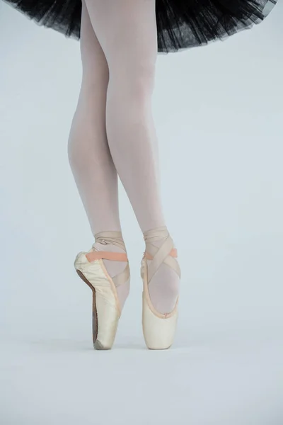 Ballerino praktiserende ballet dans — Stockfoto