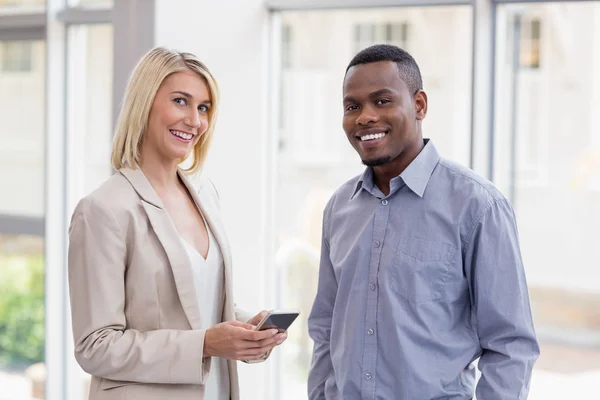 Gelukkig bedrijfsleiders in conferentiecentrum — Stockfoto