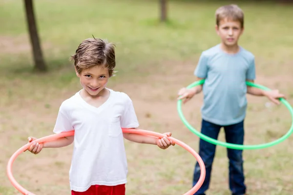 Two boys playing with hula hoop — Stock Photo, Image