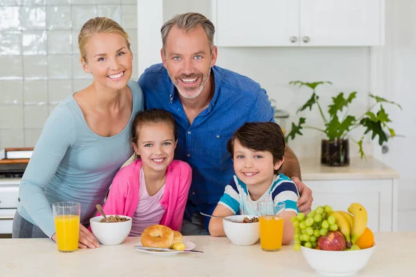 Happy family having breakfast in kitchen — Stock Photo, Image