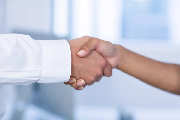 Close-up of doctor and patient shaking hands — Stock Photo, Image