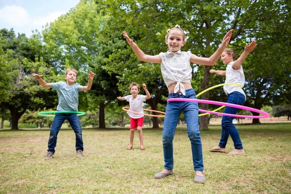 Kids playing with hula hoop — Stock Photo, Image