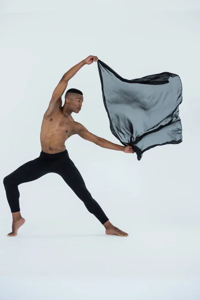 Bailarino praticando dança de balé — Fotografia de Stock