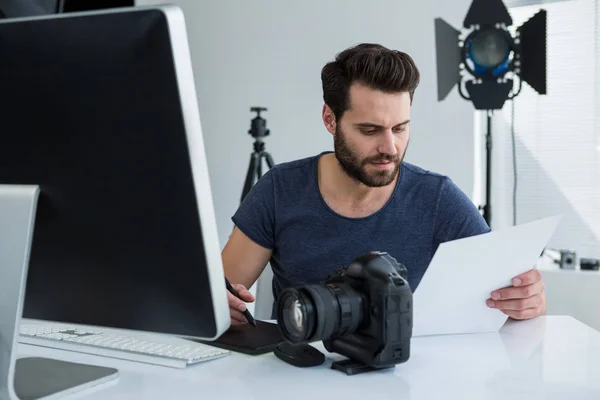 Photographer using graphic tablet at desk — Stock Photo, Image