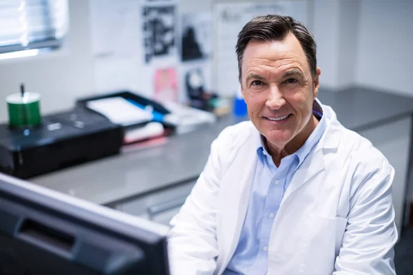 Portrait of male doctor — Stock Photo, Image