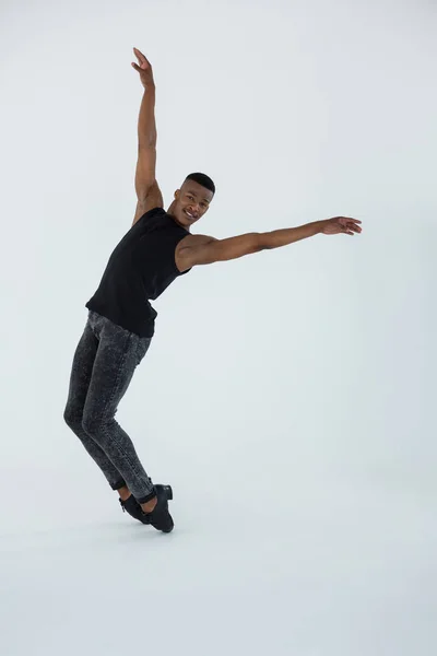 Portrait of dancer practising dance — Stock Photo, Image