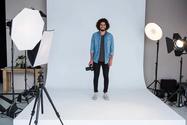 Photographer standing in studio — Stock Photo, Image