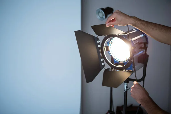 Fotograf regulacji reflektora — Zdjęcie stockowe