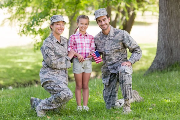 Pareja militar con su hija — Foto de Stock