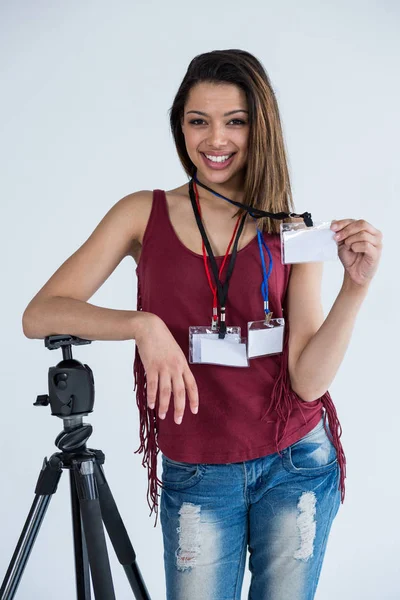 Fotógrafo mostrando bilhete de identidade — Fotografia de Stock