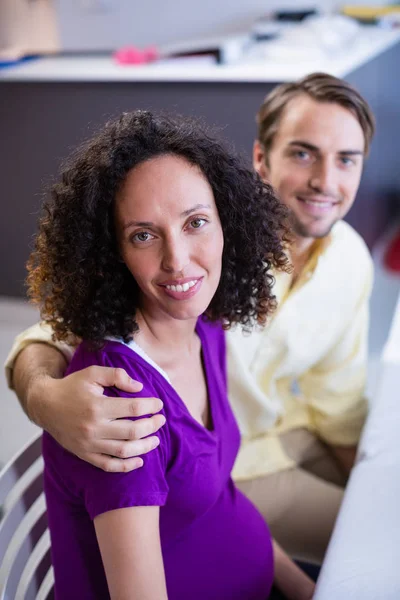 Portrait de couple souriant — Photo