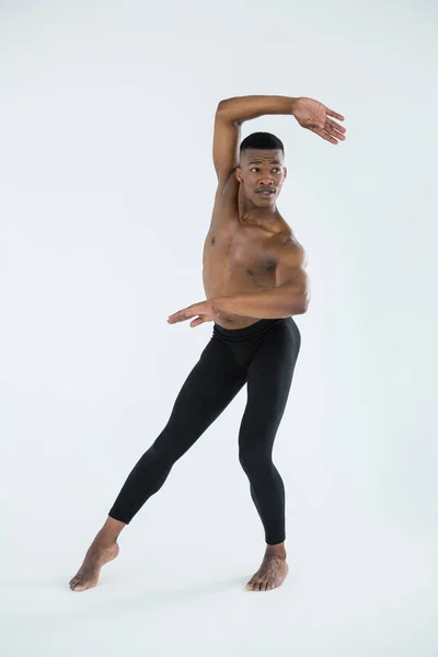 Bailarina practicando danza de ballet — Foto de Stock