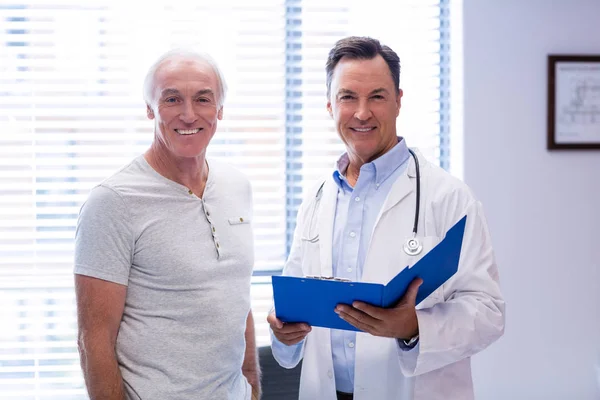 Portrait of smiling doctor and senior man — Stock Photo, Image