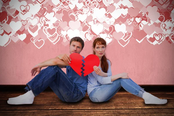 Paar houden een gebroken hart — Stockfoto