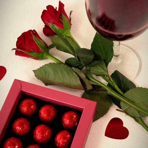 Vins, roses et chocolats — Photo