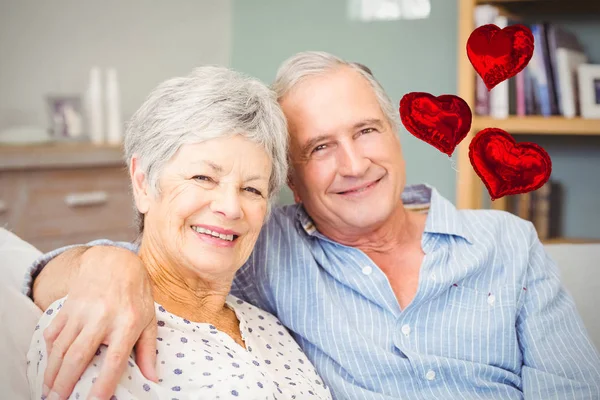 Zusammengesetztes Bild von Seniorenpaar und Valentinsherzen 3d — Stockfoto