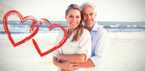 Coppia abbracci sulla spiaggia donna — Foto Stock