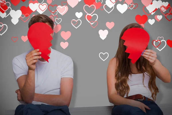 Couple holding broken heart — Stock Photo, Image