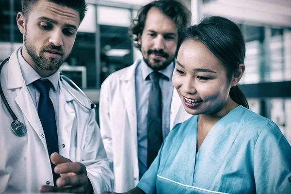 Doctors and nurse having discussion — Stock Photo, Image