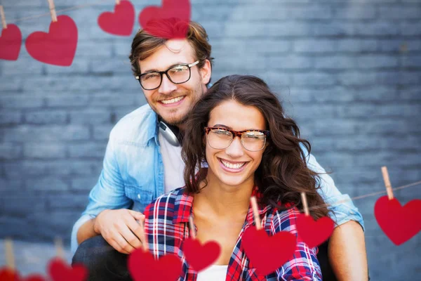 戴眼镜的快乐年轻夫妇 — 图库照片