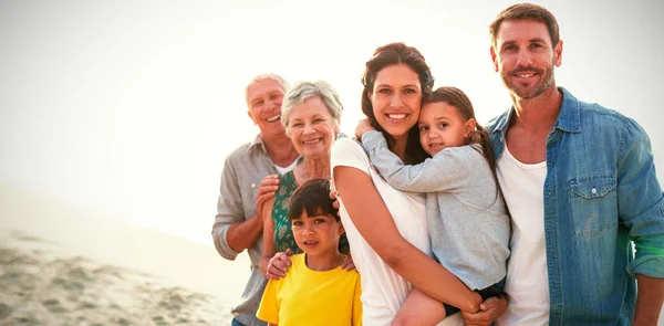 Portrait of family at beach — Stock Photo, Image