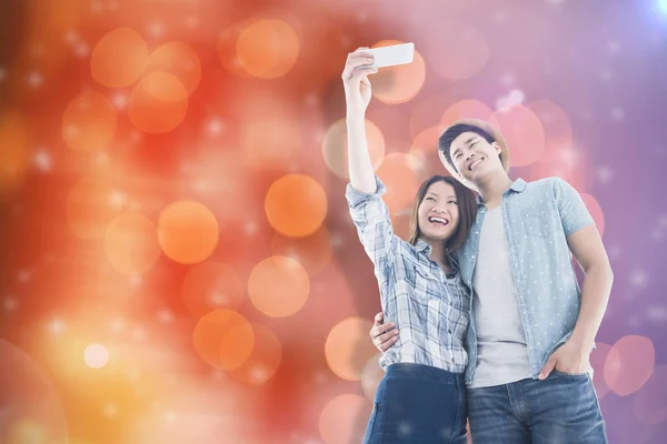 Pareja tomando selfie — Foto de Stock