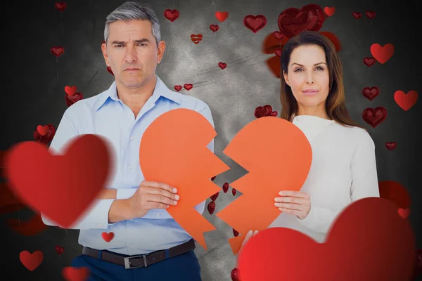 Couple holding broken heart shape paper — Stock Photo, Image