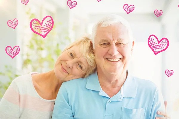 Gelukkige senior paar elkaar zitten — Stockfoto