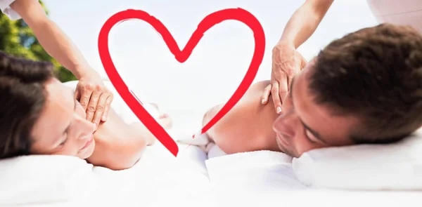 Пара отримує масаж спини — стокове фото