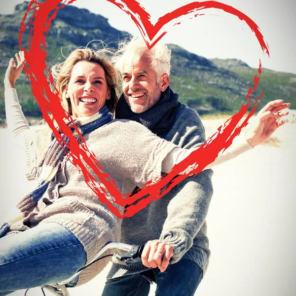 Carefree couple going on a bike ride — Stock Photo, Image