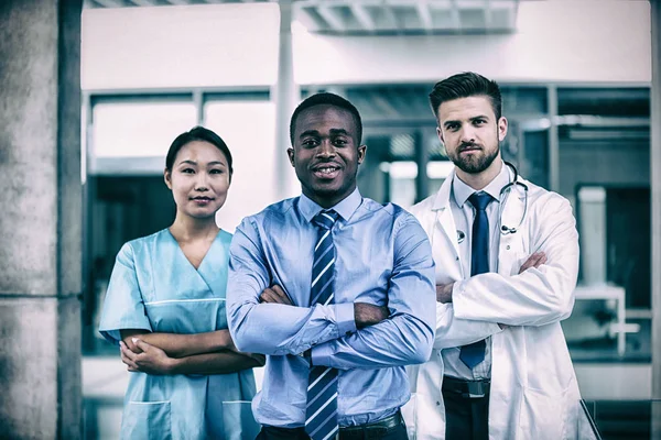 Enfermeira e médico com homem de negócios — Fotografia de Stock