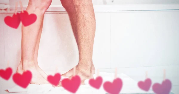 Giovane coppia fare il bagno insieme — Foto Stock