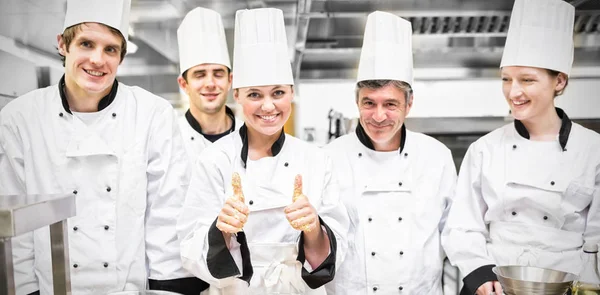 Culinaire klasse met gebak leraar — Stockfoto