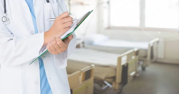 Doctor writing on clipboard — Stock Photo, Image