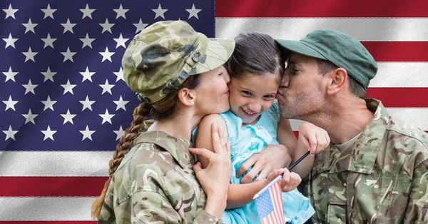 Soldado casal reunido com sua filha — Fotografia de Stock