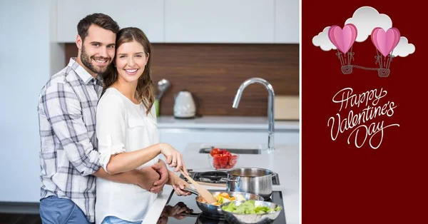 Par embracing medan Matlagning mat — Stockfoto