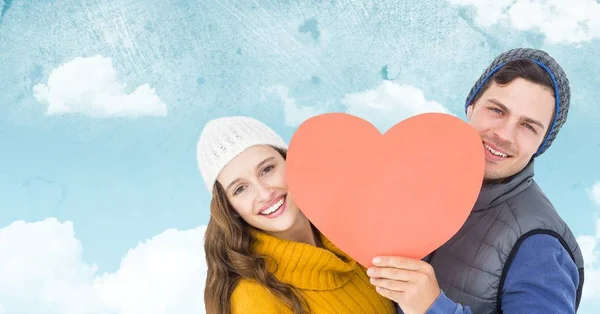 Romantic couple holding heart — Stock Photo, Image