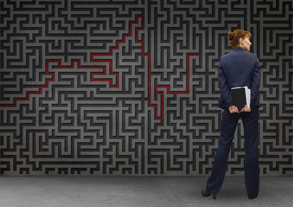 Businesswoman standing in front of maze — Stock Photo, Image