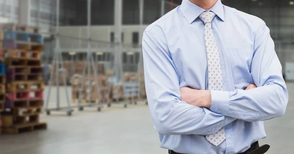 Supervisor de pie con los brazos cruzados — Foto de Stock