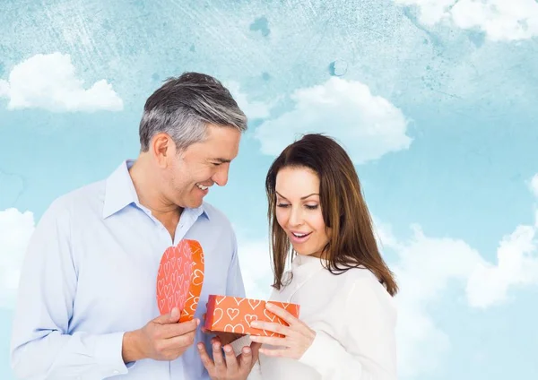 Mature man giving a gift to woman — Stock Photo, Image