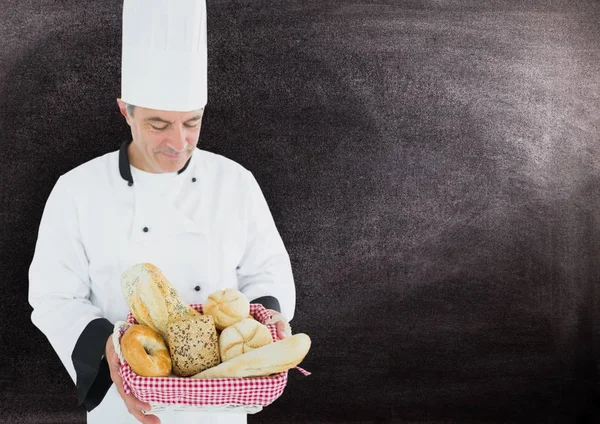 Chef sosteniendo varios tipos de pan de pan — Foto de Stock