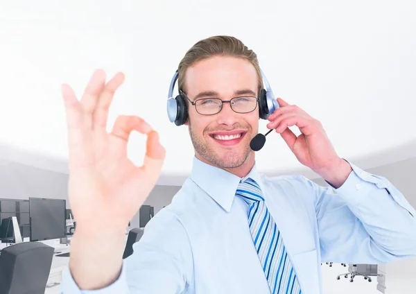 Call center uitvoerend hoofdtelefoon dragen — Stockfoto